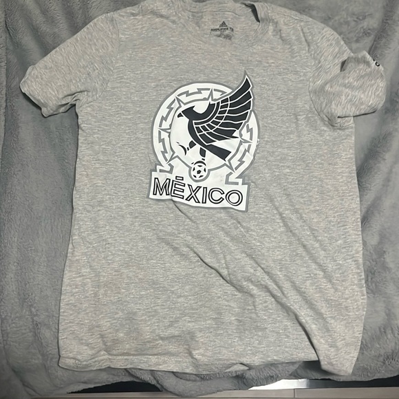 Adidas size small Mexico soccer tee
Perfect condition
Never worn - Picture 1 of 2